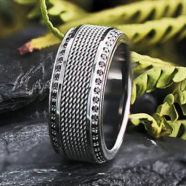 GAUNTLET Steel Chain Titanium Wedding Ring Polished Beveled Edges Set with Round Black Diamonds - 10mm